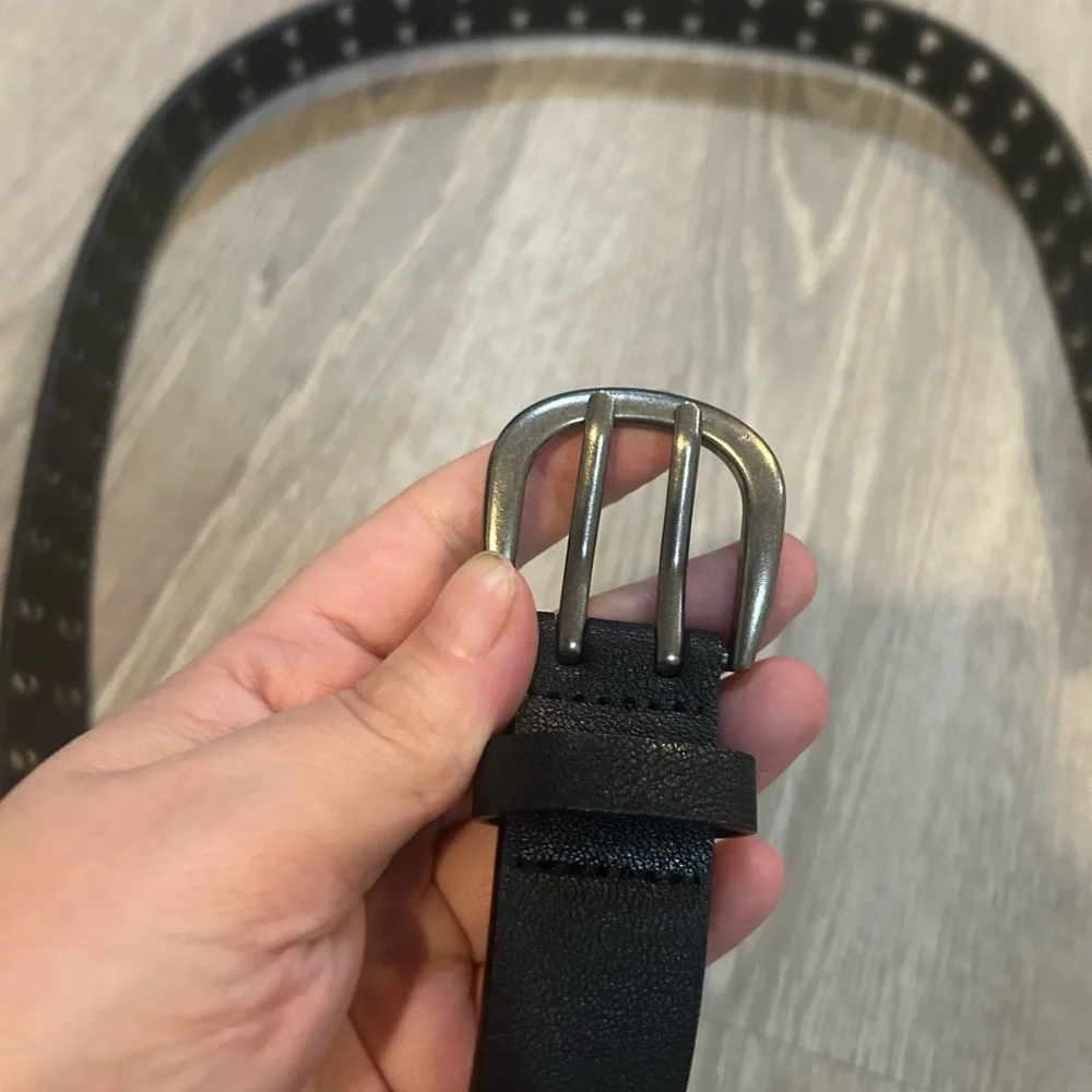 Black belt with two prong closure size medium